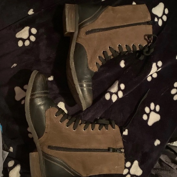 Light brown Suede boots by Steve Madden - Picture 2 of 8